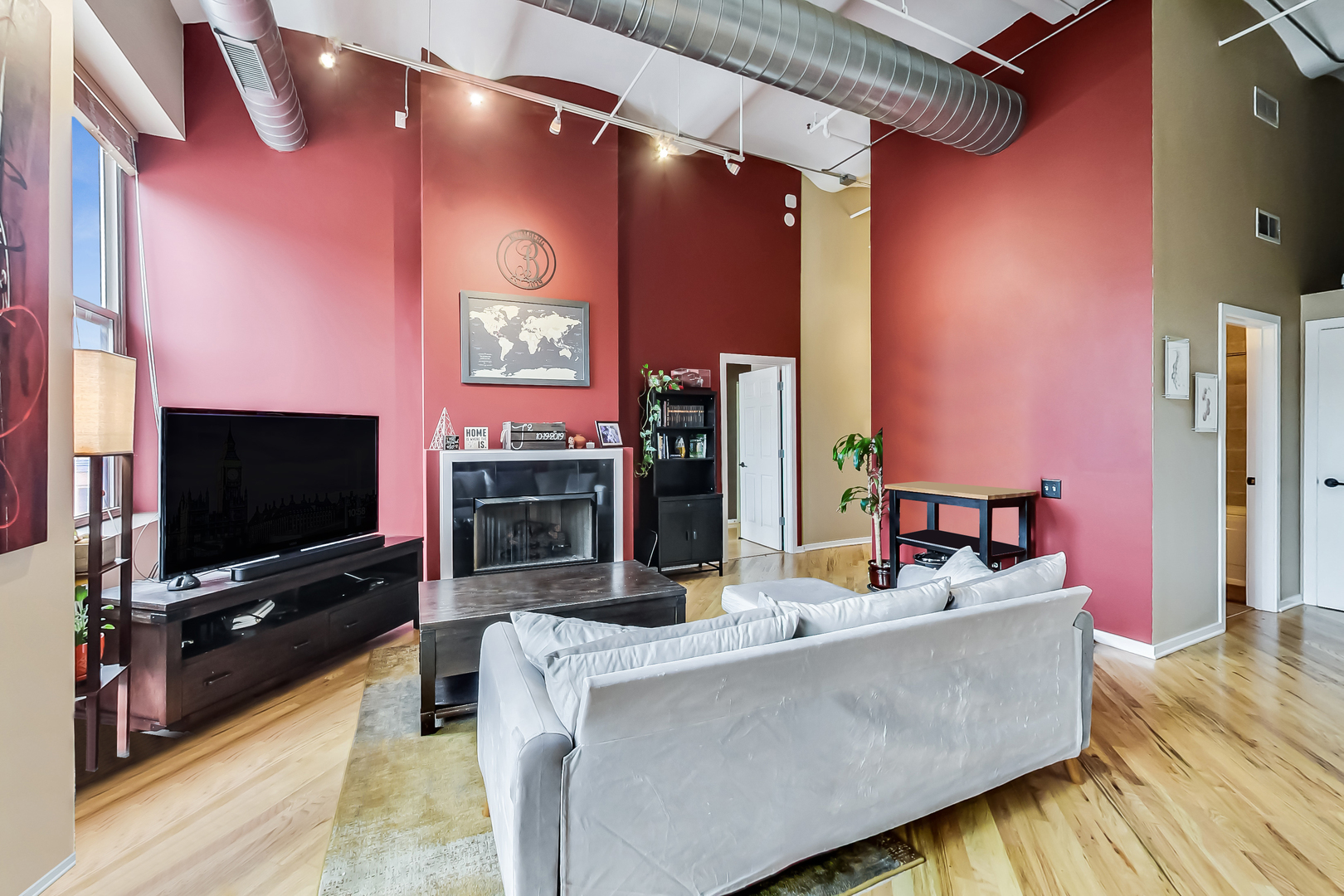 500 South Clinton Street, Unit 810 Chicago, IL 60607 - Photo 18 of 54 a living room with furniture and a flat screen tv
