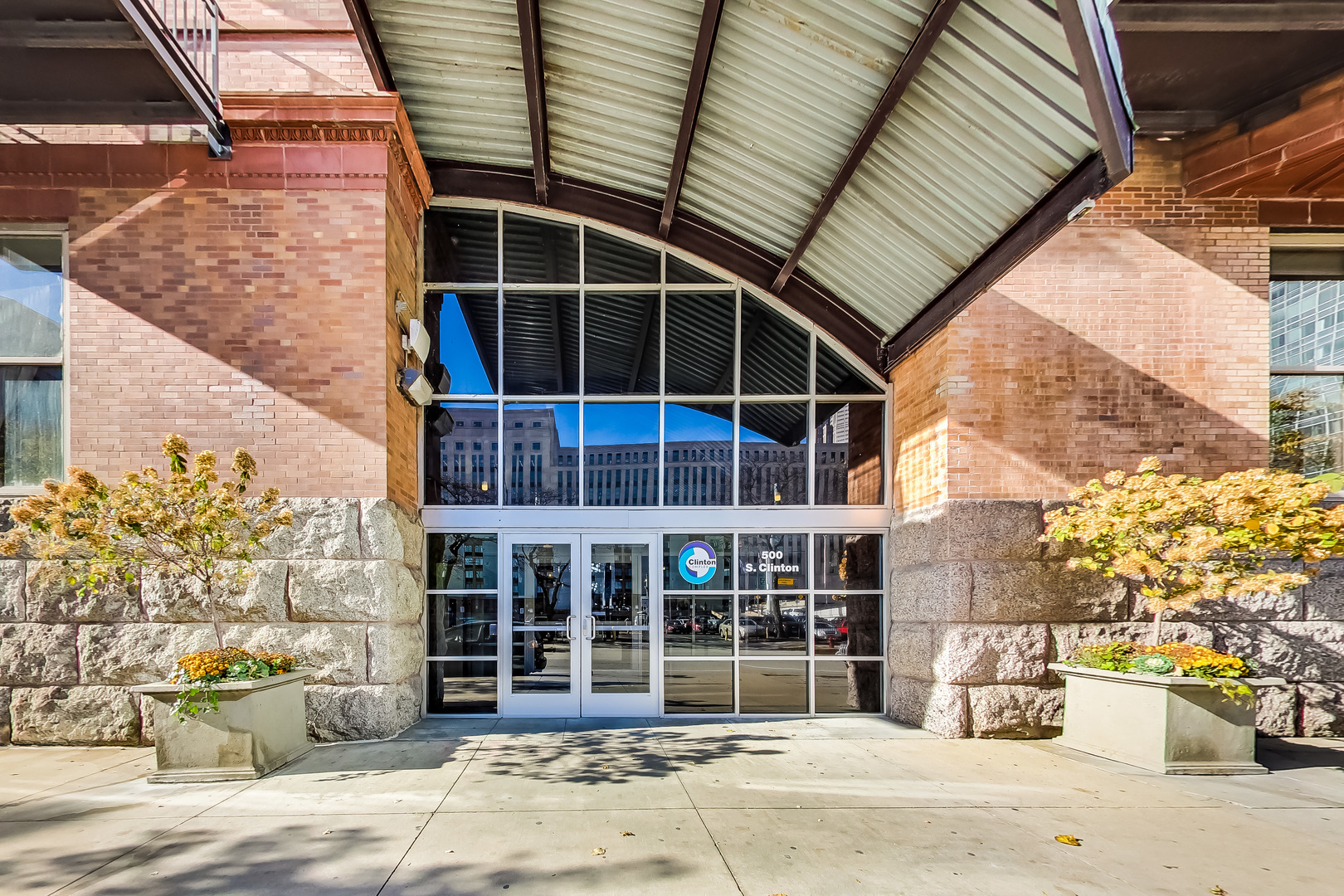 500 South Clinton Street, Unit 810 Chicago, IL 60607 - Photo 2 of 54 a front view of a building with a garden