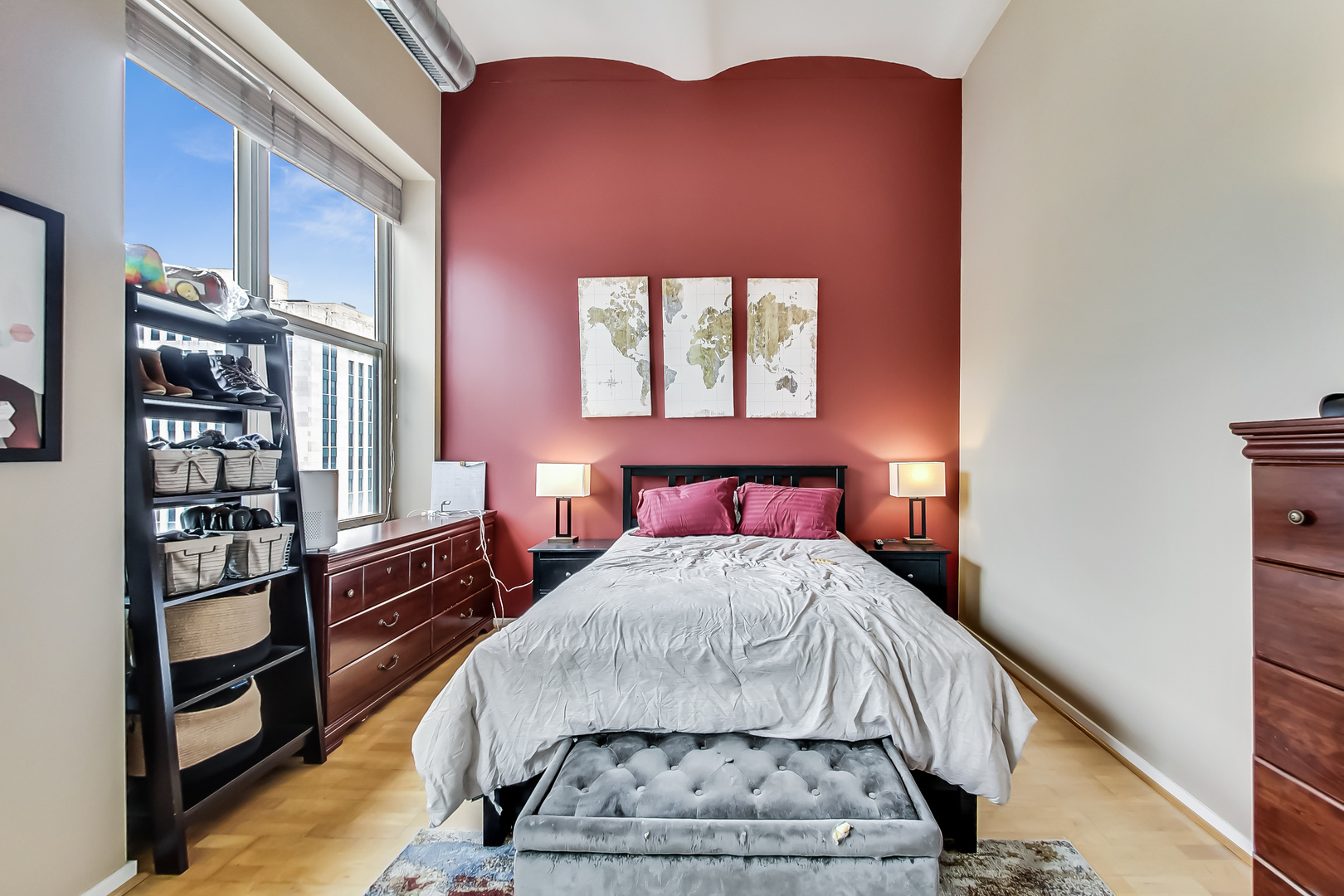 500 South Clinton Street, Unit 810 Chicago, IL 60607 - Photo 33 of 54 a bedroom with a bed and a book shelf