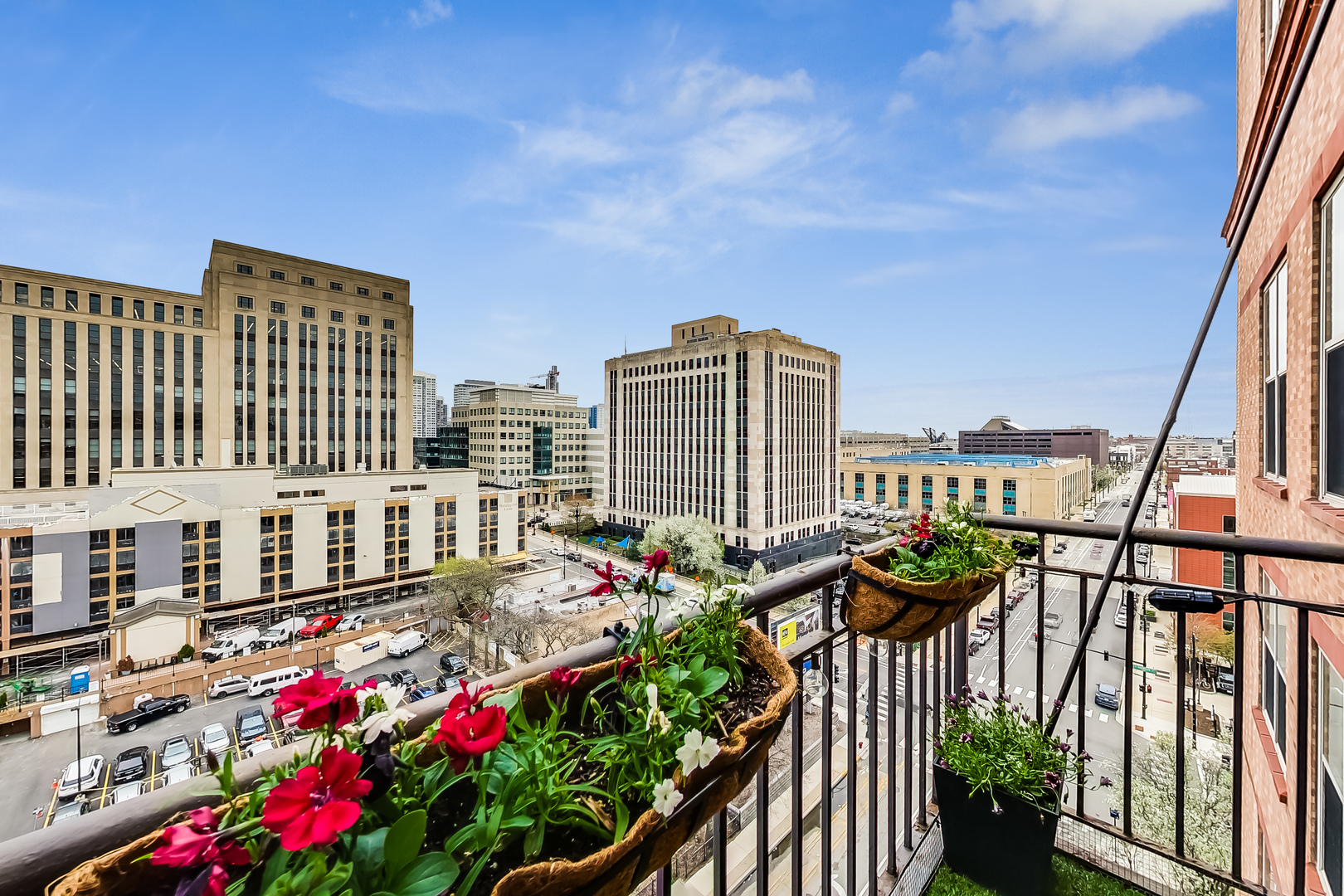 500 South Clinton Street, Unit 810 Chicago, IL 60607 - Photo 41 of 54 a view of city from balcony