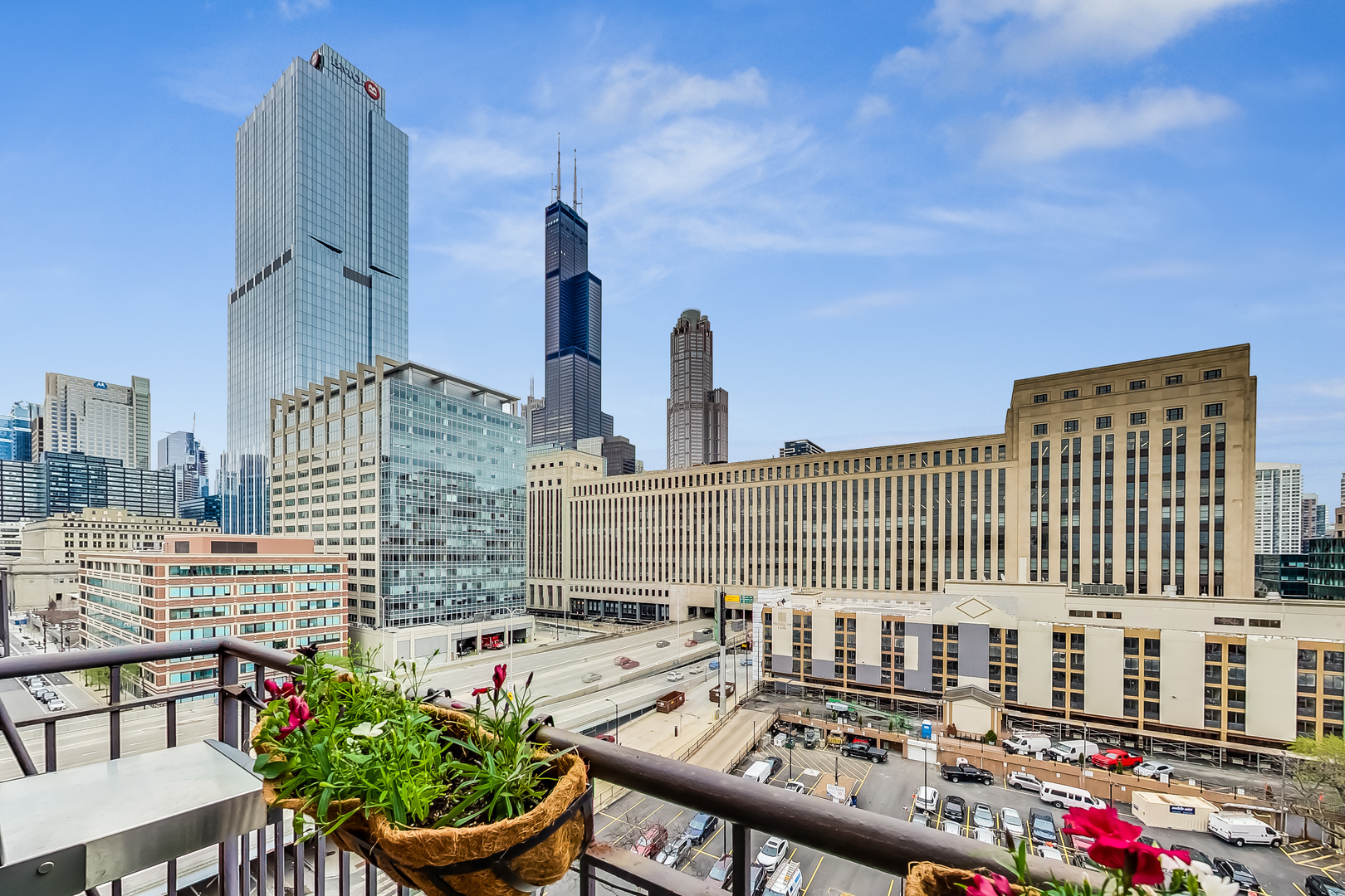 500 South Clinton Street, Unit 810 Chicago, IL 60607 - Photo 42 of 54 a city view with tall buildings