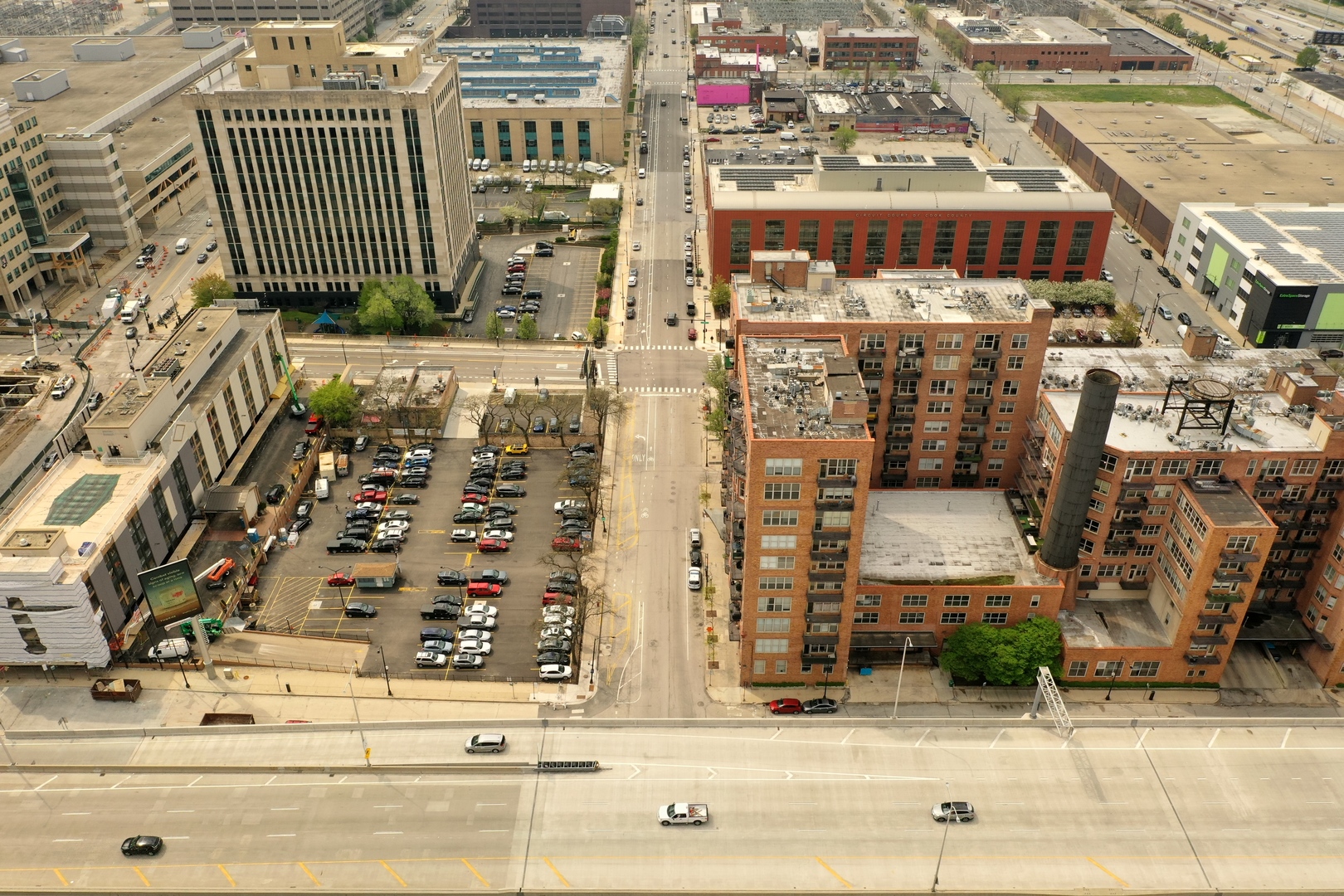 500 South Clinton Street, Unit 810 Chicago, IL 60607 - Photo 46 of 54 on the side of a building