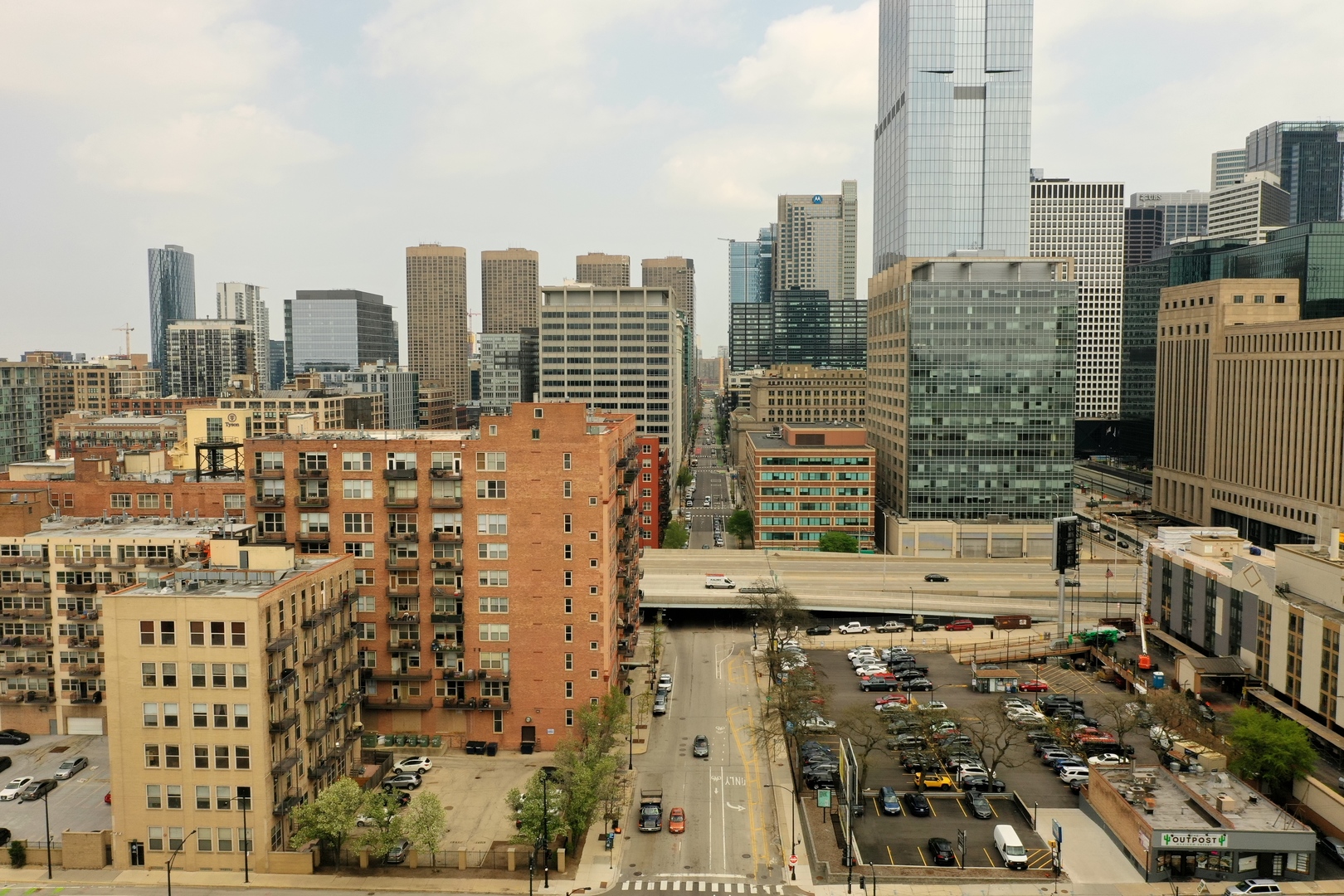 500 South Clinton Street, Unit 810 Chicago, IL 60607 - Photo 48 of 54 a city view with tall buildings