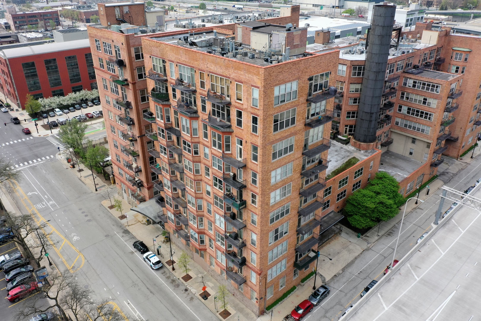500 South Clinton Street, Unit 810 Chicago, IL 60607 - Photo 54 of 54 a city view with tall buildings