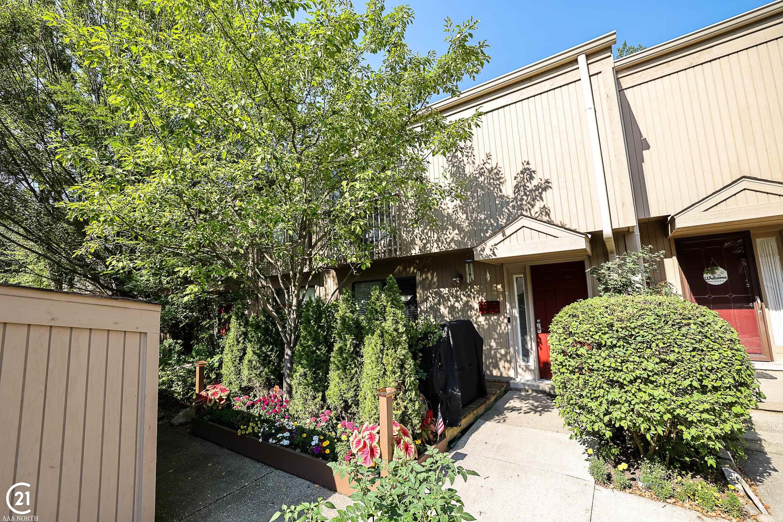 1449 Oakbrook Rochester Hills Rochester, MI 48307 - Photo 4 of 50