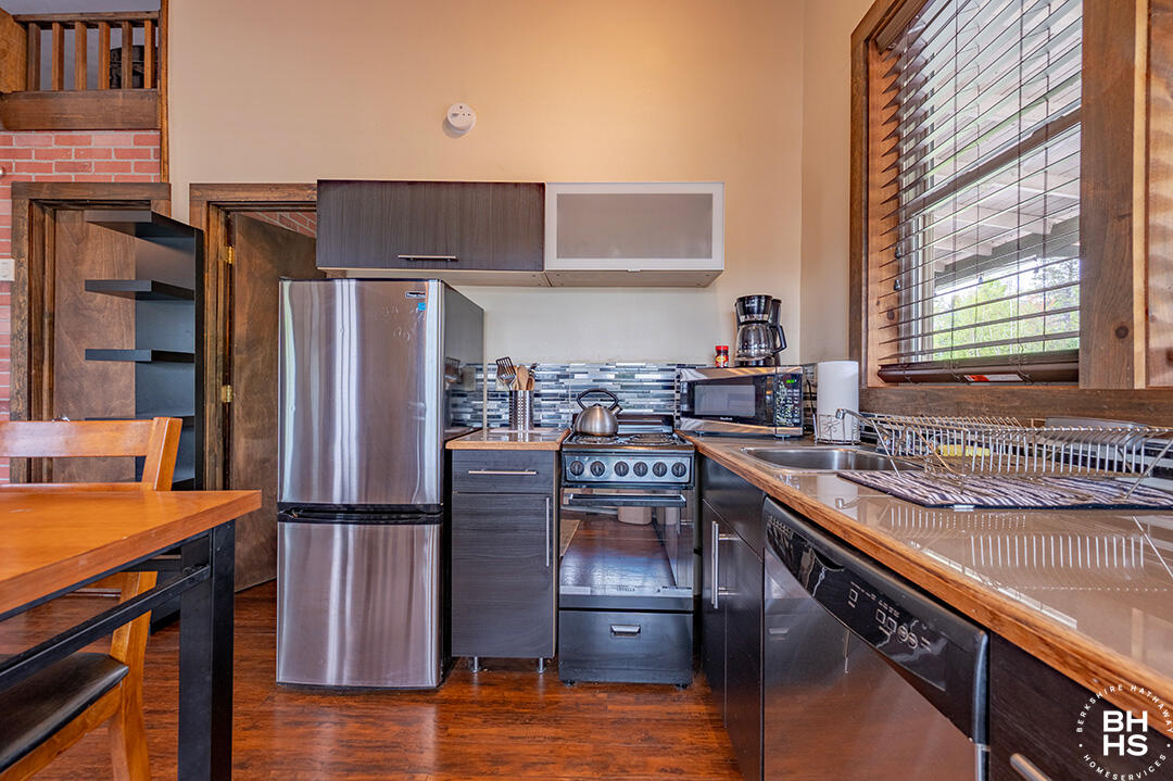 6143 Sentinel Road, Unit # 7 Lake Placid, NY 12946 - Photo 9 of 18 Downhill7Condo_Kitchen