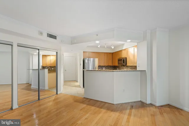 $1,795 | 3101 North Hampton Drive, Unit 219, Alexandria, VA 22302