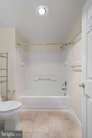 $1,795 | 3101 North Hampton Drive, Unit 219, Alexandria, VA 22302