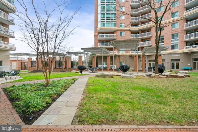 $1,795 | 3101 North Hampton Drive, Unit 219, Alexandria, VA 22302