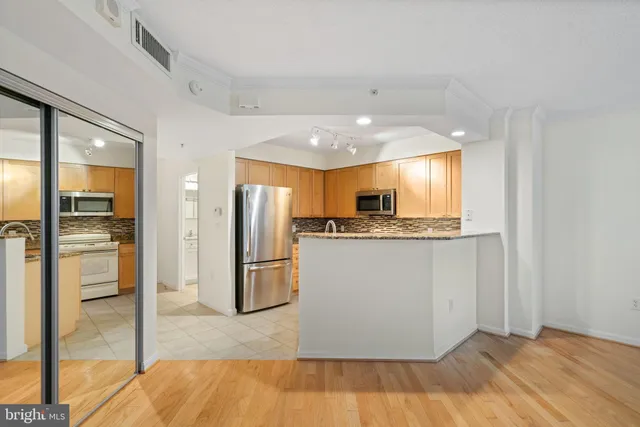 $1,795 | 3101 North Hampton Drive, Unit 219, Alexandria, VA 22302