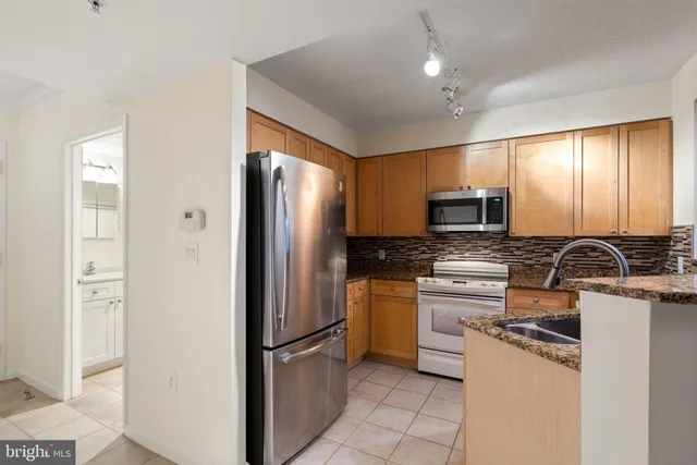 $1,795 | 3101 North Hampton Drive, Unit 219, Alexandria, VA 22302