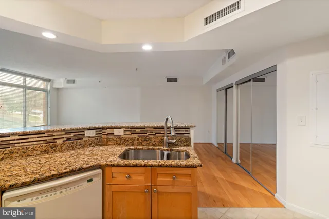 $1,795 | 3101 North Hampton Drive, Unit 219, Alexandria, VA 22302