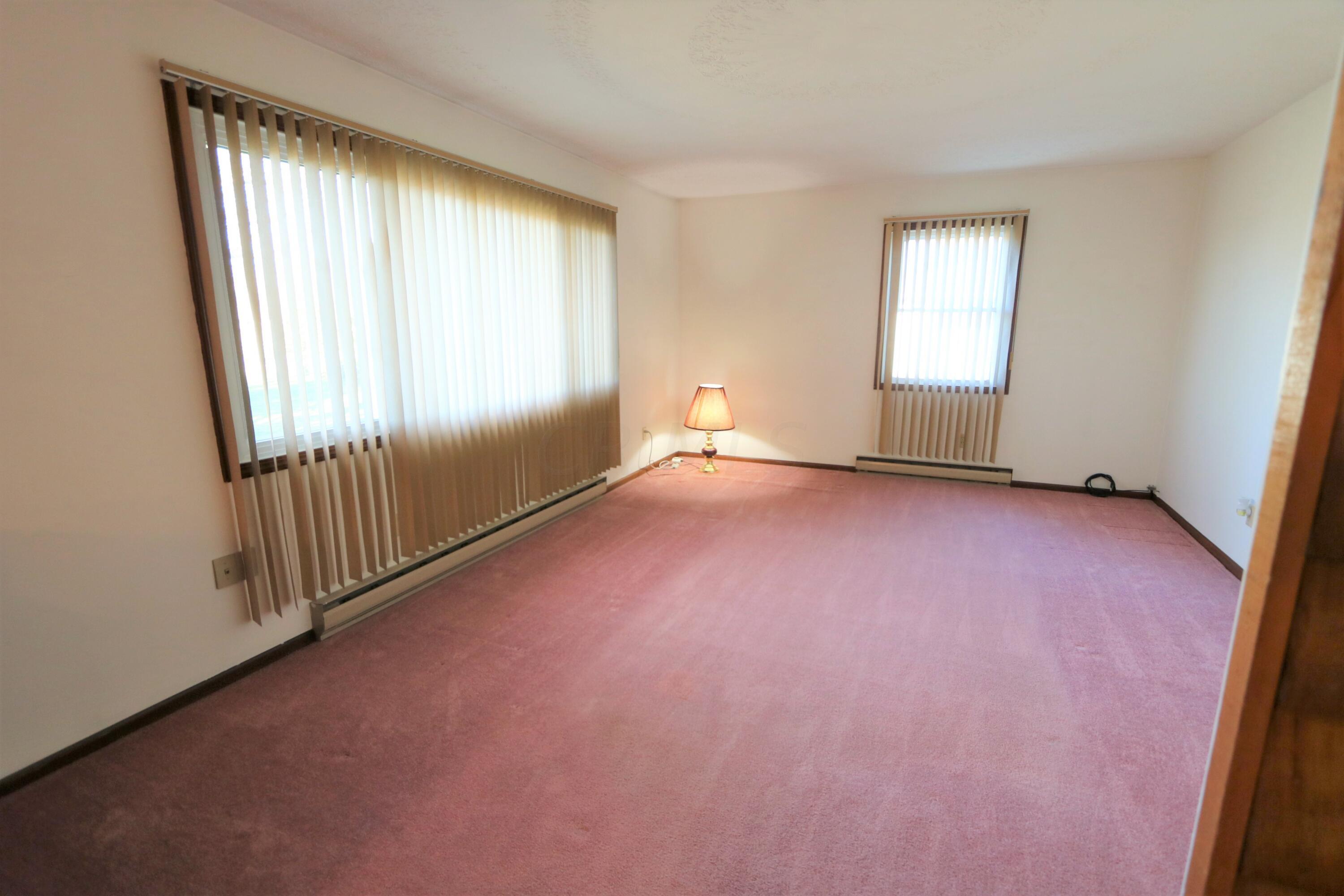 14191 Edwards Road Johnstown, OH 43031 - Photo 17 of 43 Living Room