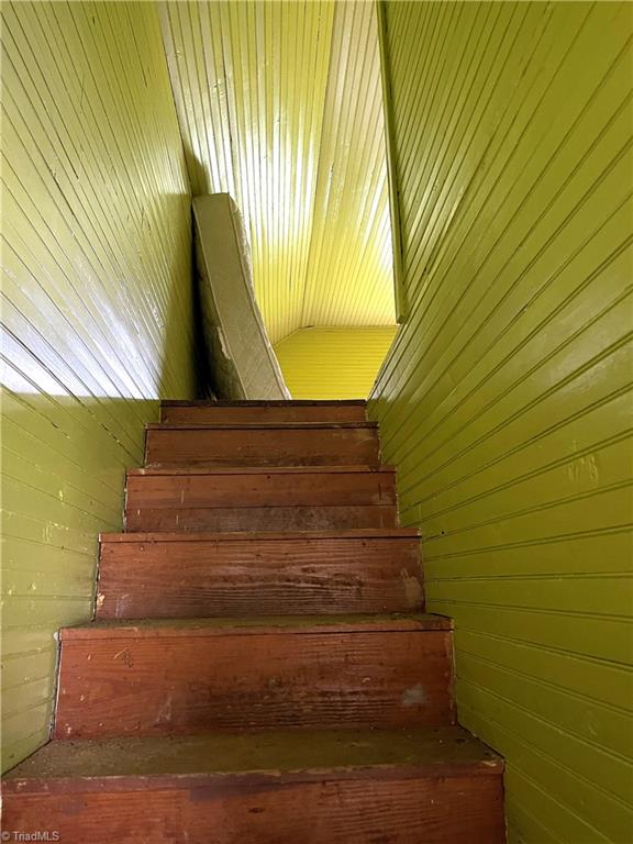 1408 Stevens Road Westfield, NC 27053 - Photo 13 of 31 Staircase
