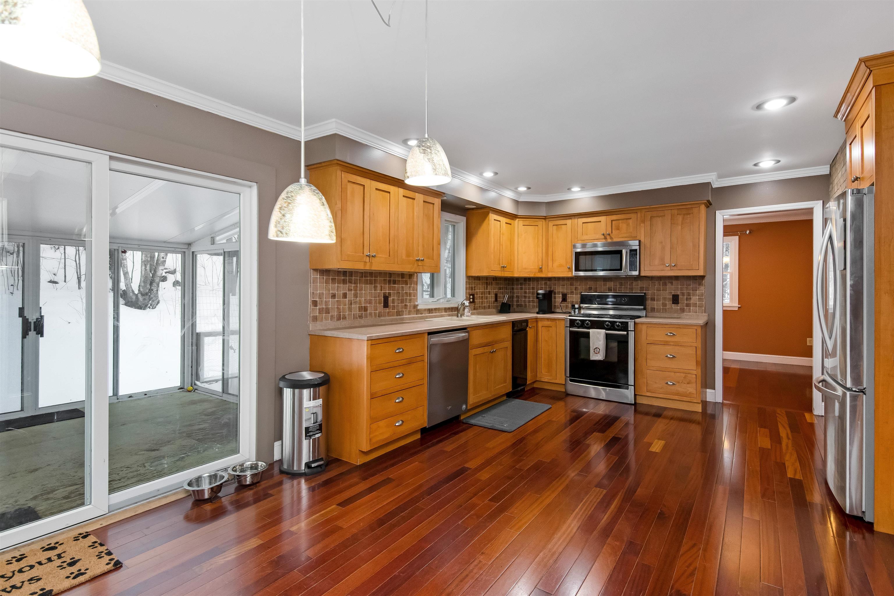 126 Yantz Hill Road Williston, VT 05495 - Photo 4 of 40
