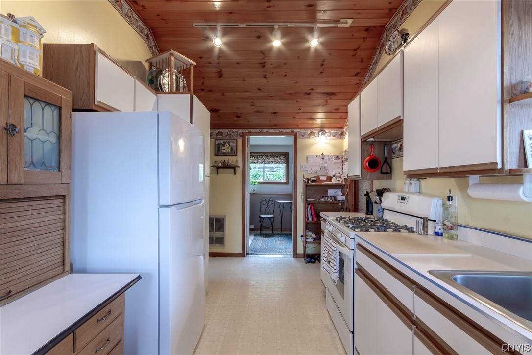 14480 Snowshoe Road Henderson, NY 13650 - Photo 10 of 49