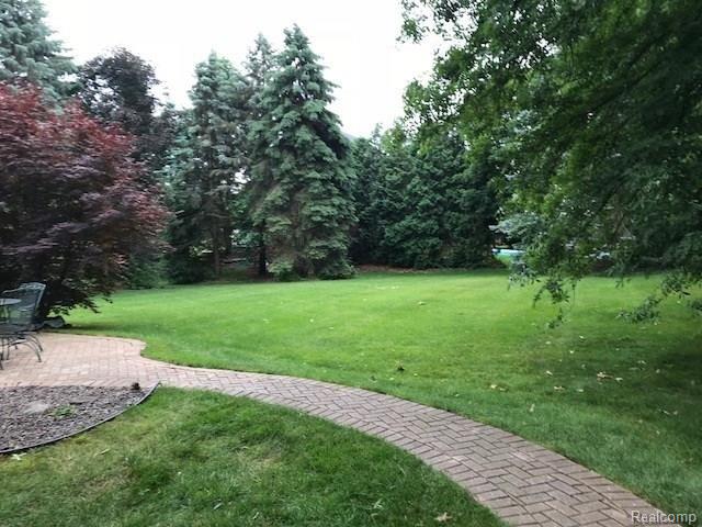 47655 Rochester Drive Novi, MI 48374 - Photo 48 of 50 Rochester view 2 of back yard.jpg