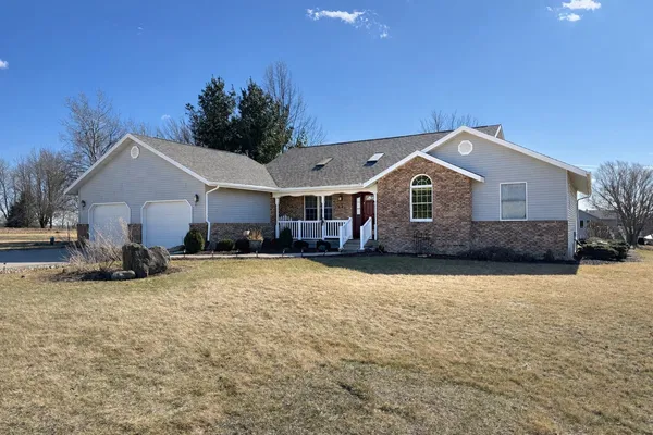 a view of a house with a backyard
