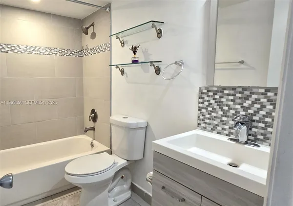 $2,450 | 8695 Northwest 6th Lane, Unit 2212, Miami, FL 33126