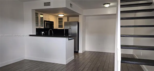 $2,450 | 8695 Northwest 6th Lane, Unit 2212, Miami, FL 33126