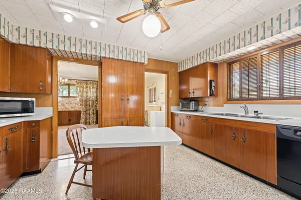 $386,500 | 209 Robert Drive, Lafayette, LA 70506