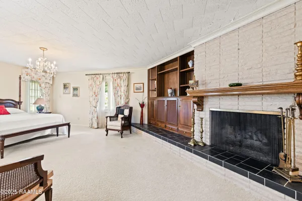 $386,500 | 209 Robert Drive, Lafayette, LA 70506