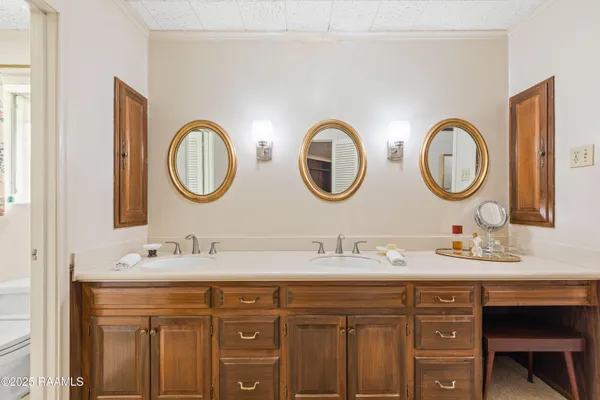 $386,500 | 209 Robert Drive, Lafayette, LA 70506