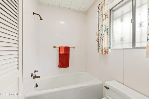 $386,500 | 209 Robert Drive, Lafayette, LA 70506