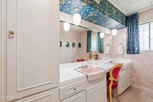 $386,500 | 209 Robert Drive, Lafayette, LA 70506