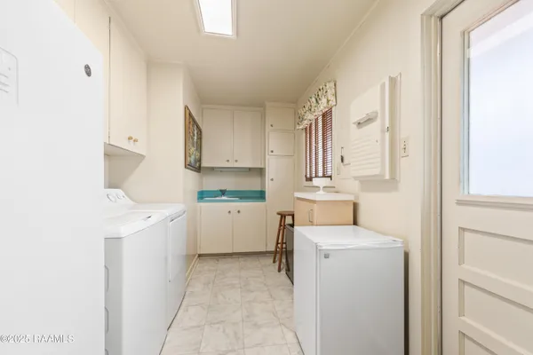 $386,500 | 209 Robert Drive, Lafayette, LA 70506