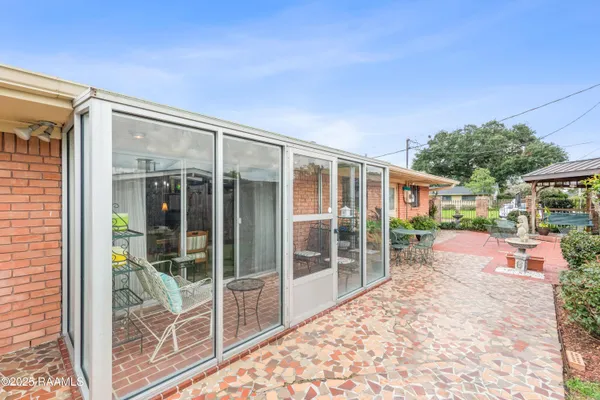 $386,500 | 209 Robert Drive, Lafayette, LA 70506