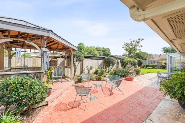 $386,500 | 209 Robert Drive, Lafayette, LA 70506