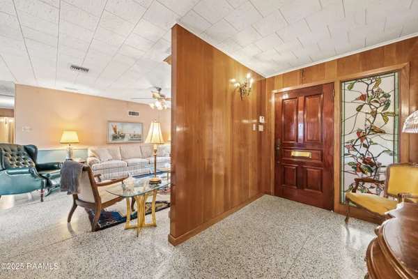 $386,500 | 209 Robert Drive, Lafayette, LA 70506