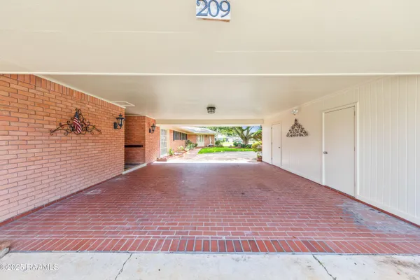 $386,500 | 209 Robert Drive, Lafayette, LA 70506