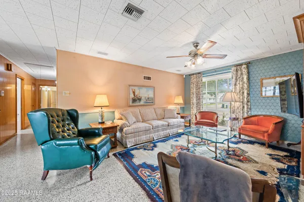 $386,500 | 209 Robert Drive, Lafayette, LA 70506