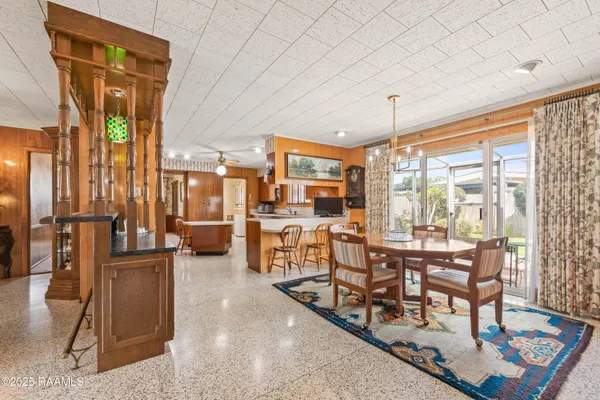 $386,500 | 209 Robert Drive, Lafayette, LA 70506