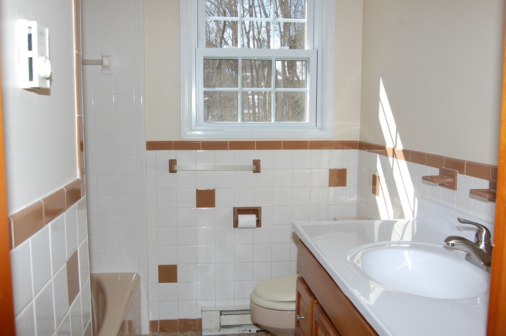 21 Paul Street Canton, MA 02021 - Photo 7 of 24 Gallery Image 7