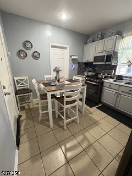 410 Jefferson Avenue Elizabeth, NJ 07201 - Photo 16 of 46