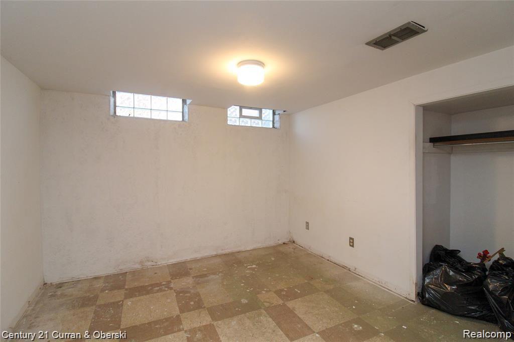 6312 Cambourne Road Dearborn Heights, MI 48127 - Photo 17 of 24