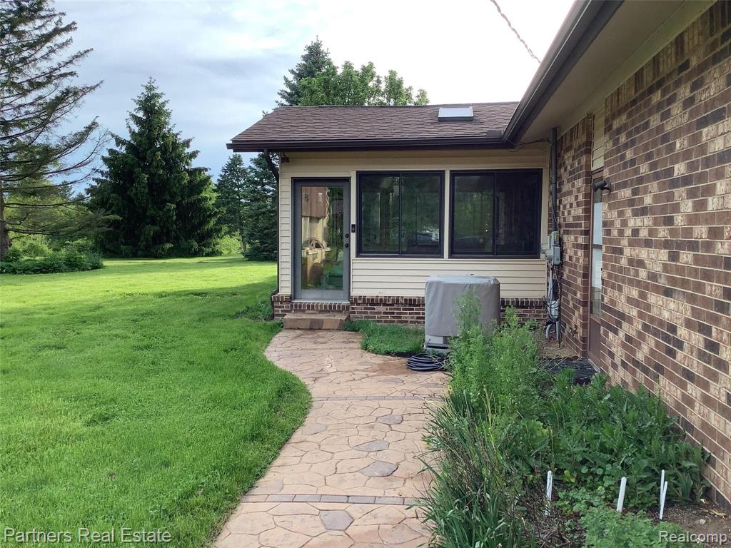 4652 East Clyde Road Howell, MI 48855 - Photo 9 of 27