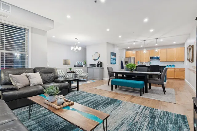 $380,000 | 209 8th Street East, Unit 201, St. Paul, MN 55101