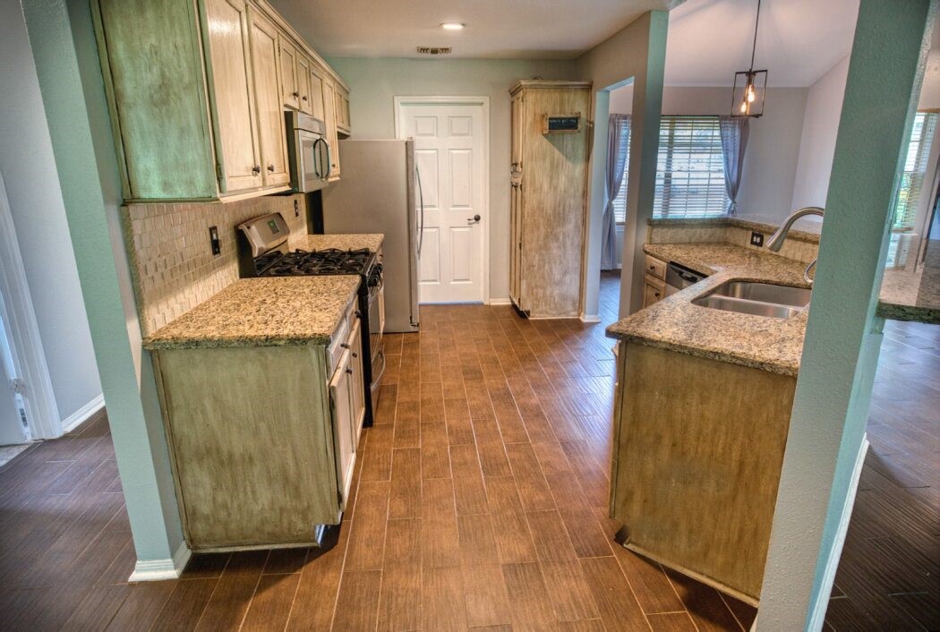 308 County Road 893B Angleton, TX 77515 - Photo 20 of 41 a room with wooden floor and furniture