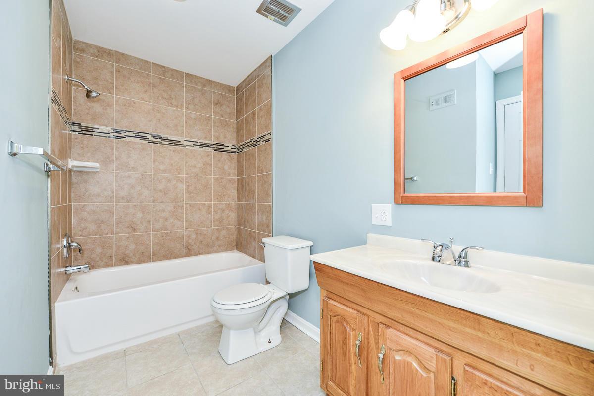 2407 Alsop Court Reston, VA 20191 - Photo 19 of 30 a bathroom with a sink a toilet and shower