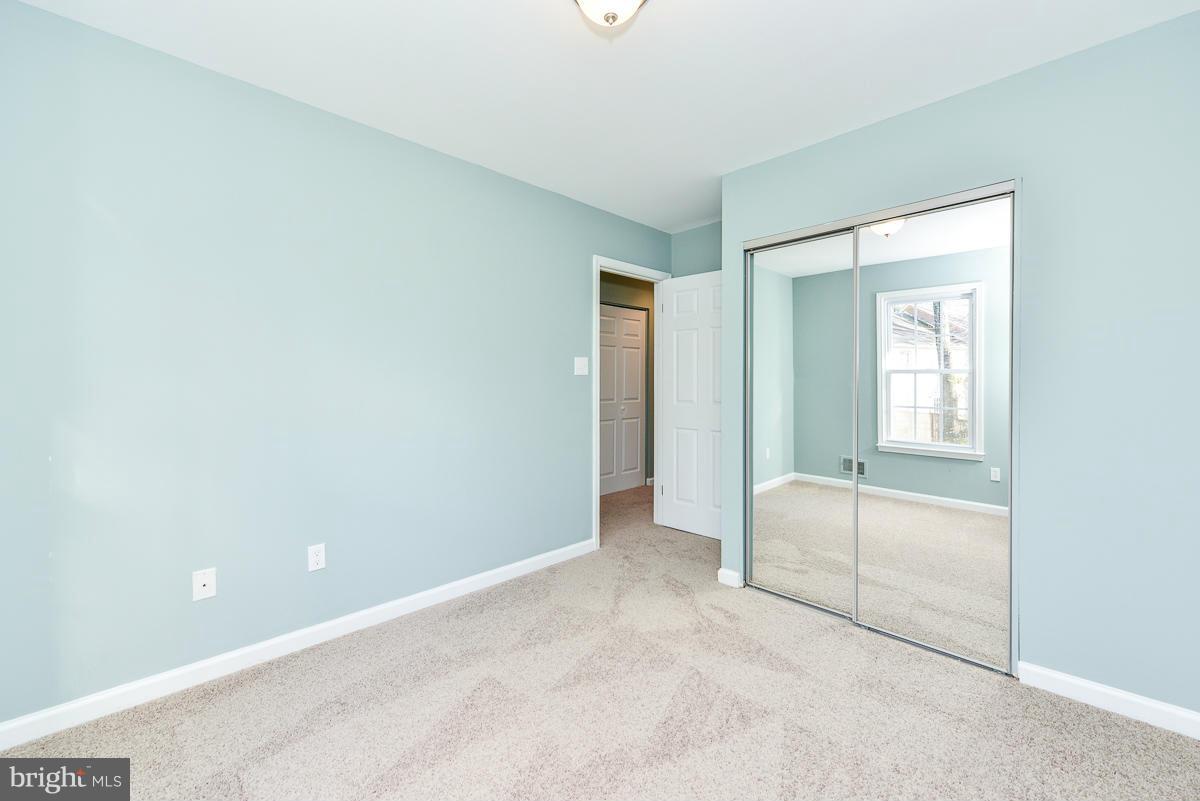 2407 Alsop Court Reston, VA 20191 - Photo 22 of 30 an empty room with windows