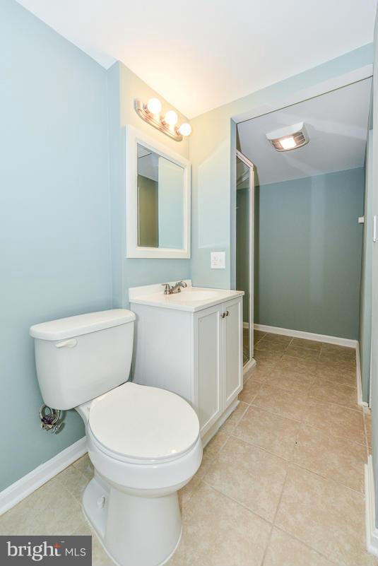 2407 Alsop Court Reston, VA 20191 - Photo 25 of 30 a bathroom with a toilet sink and mirror