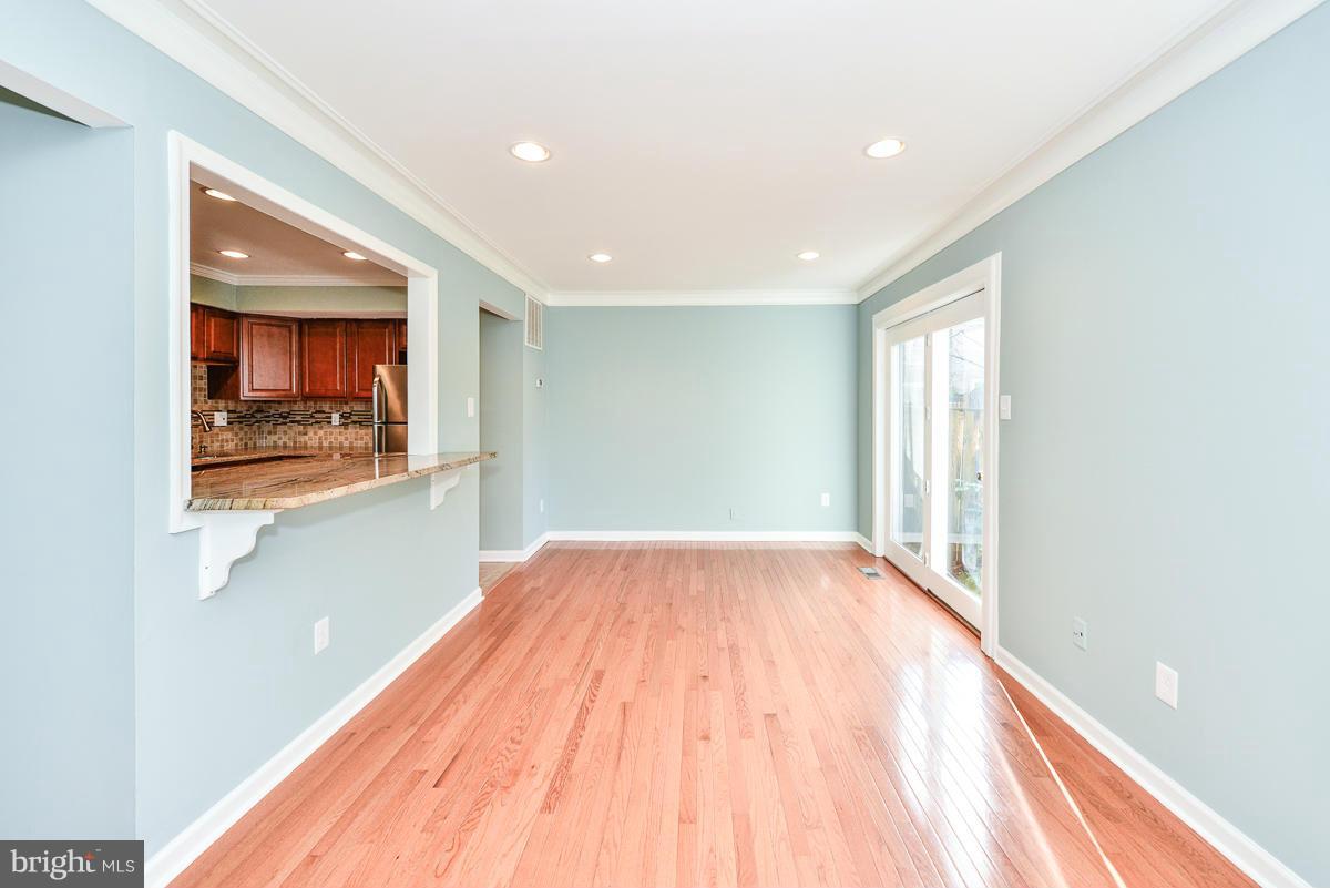 2407 Alsop Court Reston, VA 20191 - Photo 10 of 30 a view of hallway with a large window