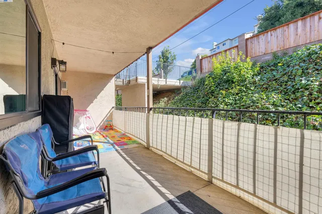 $494,000 | 2500 Miramar Avenue, Unit 203, Castro Valley, CA 94546