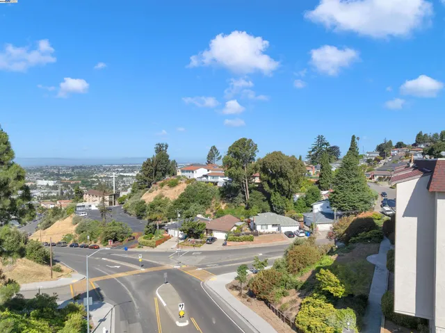 $494,000 | 2500 Miramar Avenue, Unit 203, Castro Valley, CA 94546