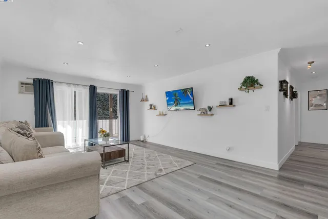 $494,000 | 2500 Miramar Avenue, Unit 203, Castro Valley, CA 94546