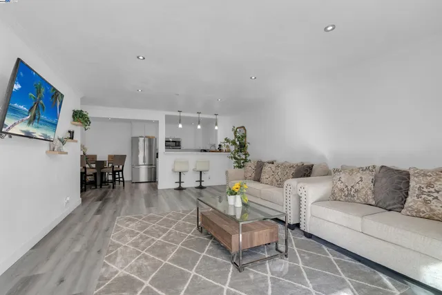 $494,000 | 2500 Miramar Avenue, Unit 203, Castro Valley, CA 94546